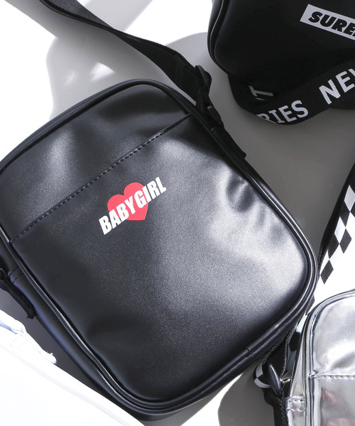 WEGO（ウィゴー）の「WEGO/ポケットボックスミニショルダーバッグ（ショルダーバッグ・レディース・シルバー/その他1/ブラック系その他/ブラック/ホワイト/レッド/ピンク/イエロー/グリーン/マルチ・FREE）」の3枚目の写真