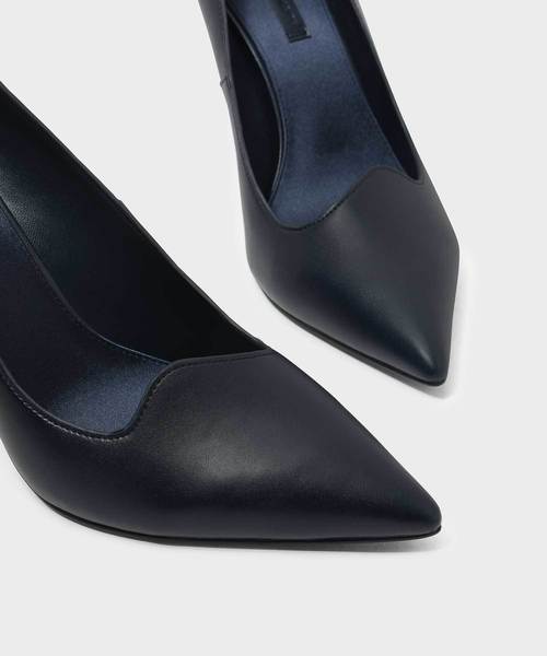 CHARLES & KEITH(チャールズ & キース)の「アシンメトリトップラインパンプス / ASYMMETRICAL TOPLINE PUMPS(パンプス・レディース・ブラック/レッド/ピンク/ダークブルー・22cm/22.5cm/23cm/23.5cm/24.5cm/25cm/25.5cm)」の14枚目の写真