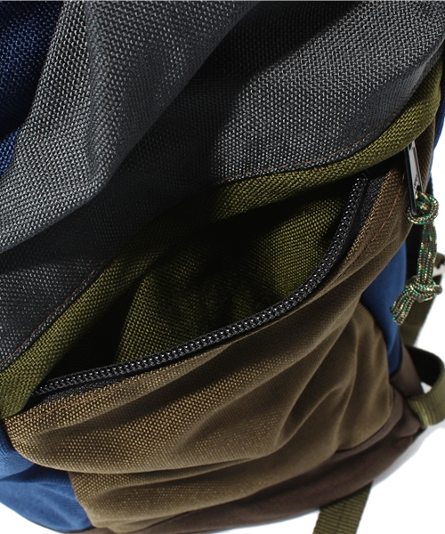 BEAMS(ビームス)の「EPPERSON MOUNTAINEERING / CLIMB PACK(バックパック/リュック・メンズ・ワイン/オリーブ・ONE SIZE)」の8枚目の写真