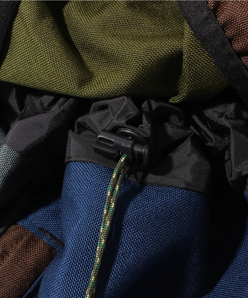BEAMS(ビームス)の「EPPERSON MOUNTAINEERING / CLIMB PACK(バックパック/リュック・メンズ・ワイン/オリーブ・ONE SIZE)」の10枚目の写真