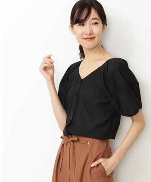 NATURAL BEAUTY BASIC（ナチュラルビューティーベーシック）の「【CanCam 5月号掲載】手洗い可能/キュプラ混フロントボタンブラウス（シャツ/ブラウス・レディース・ブラック/レッド/オフホワイト・SMALL/MEDIUM）」の3枚目の写真