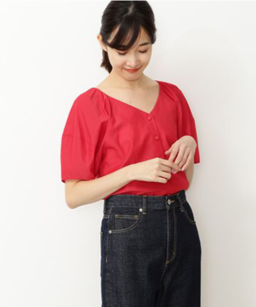 NATURAL BEAUTY BASIC（ナチュラルビューティーベーシック）の「【CanCam 5月号掲載】手洗い可能/キュプラ混フロントボタンブラウス（シャツ/ブラウス・レディース・ブラック/レッド/オフホワイト・SMALL/MEDIUM）」の11枚目の写真