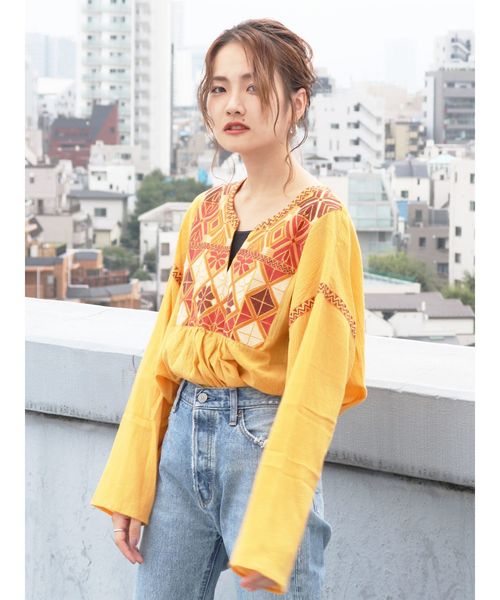 Ungrid(アングリッド)の「カラーエンブロイダリーブラウス(シャツ/ブラウス・レディース・ブラック/オフホワイト/イエロー・FREE)」の2枚目の写真