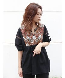 カラーエンブロイダリーブラウス