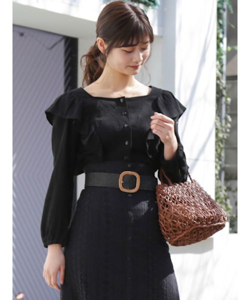 dazzlin(ダズリン)の「ラッフルフリルブラウス(シャツ/ブラウス・レディース・ブラック/ベージュ/オフホワイト・FREE)」の2枚目の写真