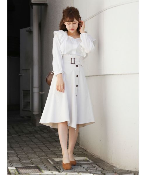 dazzlin(ダズリン)の「ラッフルフリルブラウス(シャツ/ブラウス・レディース・ブラック/ベージュ/オフホワイト・FREE)」の6枚目の写真