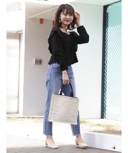 dazzlin(ダズリン)の「ラッフルフリルブラウス(シャツ/ブラウス・レディース・ブラック/ベージュ/オフホワイト・FREE)」の8枚目の写真