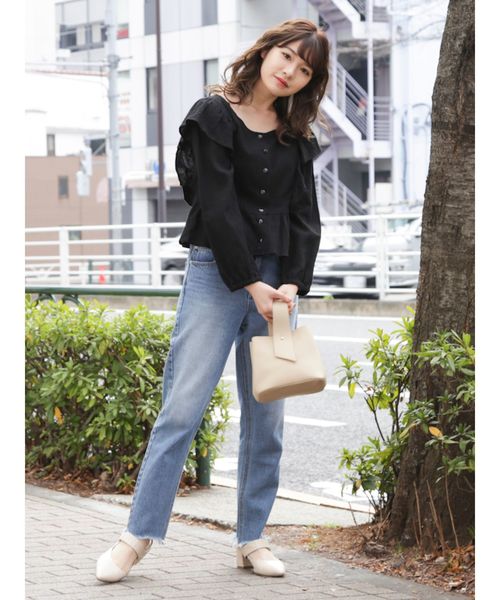 dazzlin(ダズリン)の「ラッフルフリルブラウス(シャツ/ブラウス・レディース・ブラック/ベージュ/オフホワイト・FREE)」の10枚目の写真