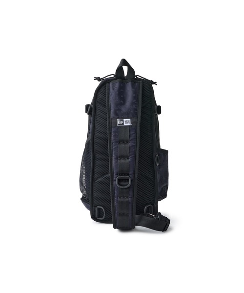 NEW ERA(ニューエラ)の「ニューエラ スリングボディバッグ 12L ブラック NEW ERA(ボディバッグ/ウエストポーチ・メンズ・ブラック/グレー/ネイビー/ブラック系その他/ベージュ・FREE)」の12枚目の写真
