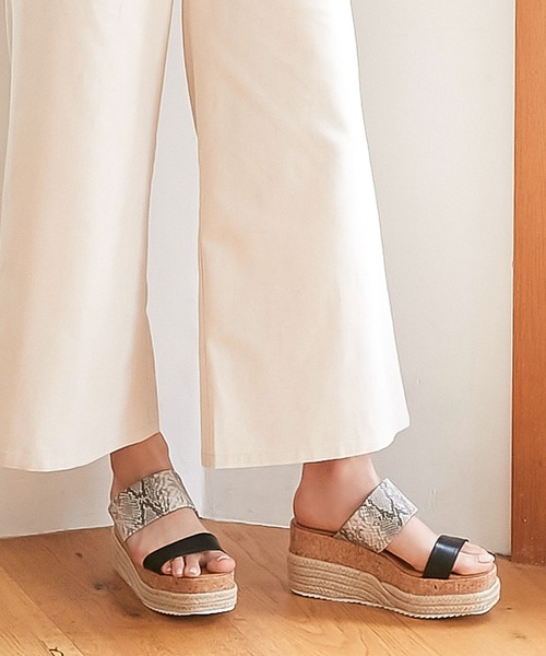 KOBE LETTUCE（コウベレタス）の「バイカラー異素材ジュートサンダル（サンダル・レディース・キャメル/ゴールド/ホワイト/ブラック・S/L/LL/M）」の2枚目の写真