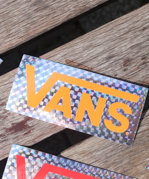 VANS(バンズ)の「VANS/ヴァンズ BASIC Flying V Foil Sticker ステッカー/ロゴステッカー(ステッカー/テープ・メンズ・オレンジ/ブラック/レッド/ブルー・FREE)」の1枚目の写真
