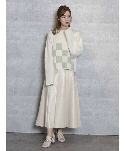 dazzlin(ダズリン)の「レザーライクセミフレアスカート(スカート・レディース・ブラック/ベージュ・SMALL/MEDIUM)」の22枚目の写真