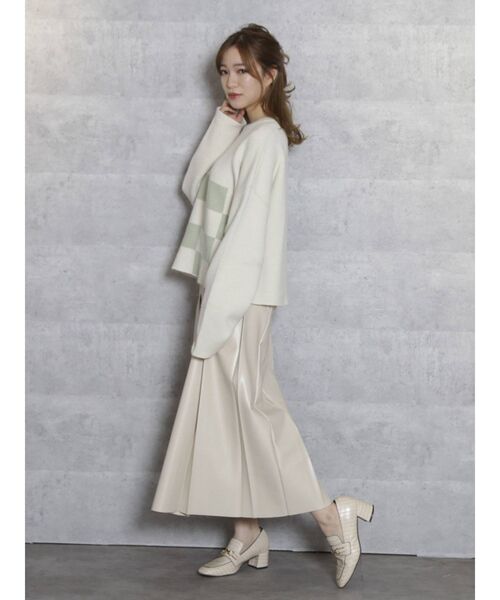 dazzlin(ダズリン)の「レザーライクセミフレアスカート(スカート・レディース・ブラック/ベージュ・SMALL/MEDIUM)」の16枚目の写真