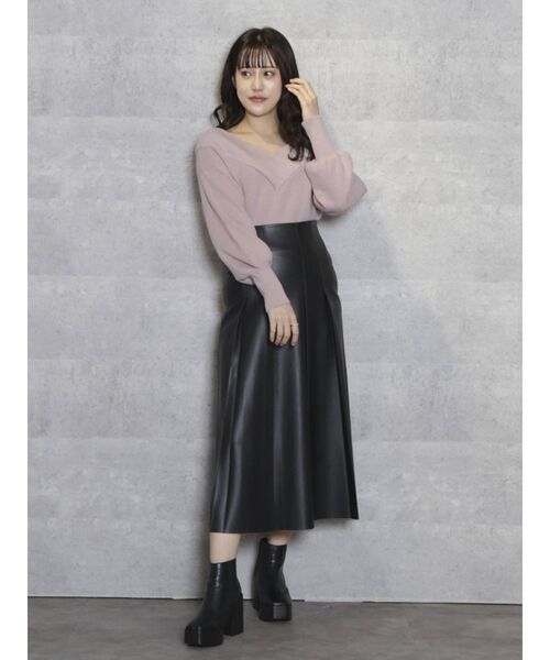 dazzlin(ダズリン)の「レザーライクセミフレアスカート(スカート・レディース・ブラック/ベージュ・SMALL/MEDIUM)」の13枚目の写真