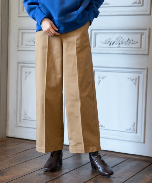 LAKOLE（ラコレ）の「ハイライズストレートチノパンツ / LAKOLE（チノパンツ・レディース・ベージュ/ネイビー/カーキ/オレンジ・SMALL/MEDIUM）」の2枚目の写真