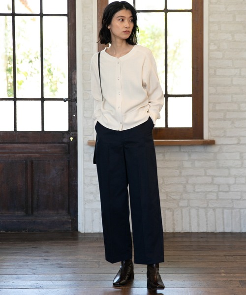 LAKOLE（ラコレ）の「ハイライズストレートチノパンツ / LAKOLE（チノパンツ・レディース・ベージュ/ネイビー/カーキ/オレンジ・SMALL/MEDIUM）」の21枚目の写真