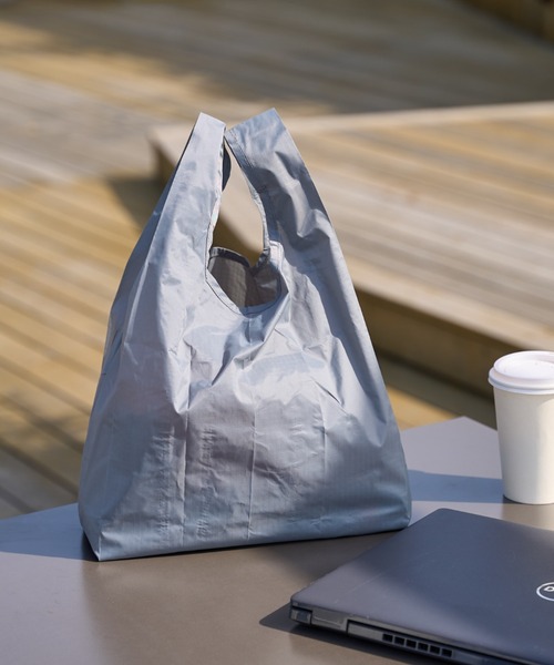 BAGGU（バグー）の「【BAGGU】BABY BAGGU（エコバッグ/サブバッグ・レディース・ネイビー/ブラック系その他/ライトグレー/ブロンズ/グレー/ブラウン系その他/マスタード/インディゴブルー/ブラック系その他2/カーキ/ピンク系その他/レッド/グリーン系その他/ブルー/ホワイト/オリーブ/ブラウン系その他2/ブルー系その他2/イエロー系その他2/サーモンピンク/ピンク系その他2/イエロー系その他/ブルー系その他/ホワイト系その他3/ローズ/オレンジ/ダークグリーン/サックスブルー/ライム・FREE）」の7枚目の写真