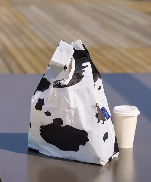 BAGGU（バグー）の「【BAGGU】BABY BAGGU（エコバッグ/サブバッグ・レディース・ネイビー/ブラック系その他/ライトグレー/ブロンズ/グレー/ブラウン系その他/マスタード/インディゴブルー/ブラック系その他2/カーキ/ピンク系その他/レッド/グリーン系その他/ブルー/ホワイト/オリーブ/ブラウン系その他2/ブルー系その他2/イエロー系その他2/サーモンピンク/ピンク系その他2/イエロー系その他/ブルー系その他/ホワイト系その他3/ローズ/オレンジ/ダークグリーン/サックスブルー/ライム・FREE）」の3枚目の写真