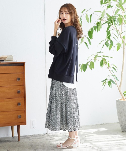 KOBE LETTUCE（コウベレタス）の「2Wayバックボタンビッグシルエットスウェットトップス（スウェット・レディース・ベージュ/ブルー/ブラック・FREE）」の14枚目の写真