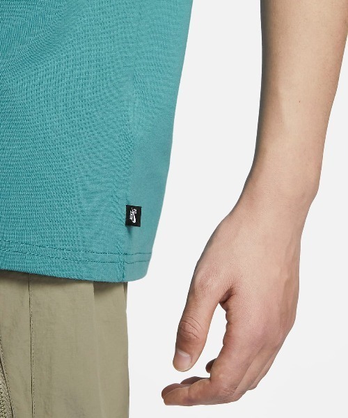 NIKE SB(ナイキエスビー)の「NIKESB/ナイキエスビー ロゴ/ワンポイント スケートTシャツ/クルーネックTシャツ/半袖Tシャツ DC7818(Tシャツ/カットソー・メンズ・ブラック/ピンク/ホワイト/ライトブルー/コーラルピンク/グレー/ストーン・L/M/XL/2XL/S)」の16枚目の写真