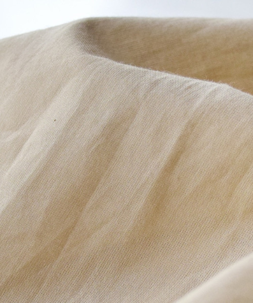 zootie(ズーティー)の「コットンピンタック Vネック フレアブラウス(シャツ/ブラウス・レディース・ブラック/グリーン系その他/レモンイエロー/グレイッシュベージュ/ベージュ/ブラック系その他/ホワイト/黄土色系・フリー)」の21枚目の写真