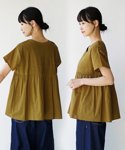 zootie(ズーティー)の「コットンピンタック Vネック フレアブラウス(シャツ/ブラウス・レディース・ブラック/グリーン系その他/レモンイエロー/グレイッシュベージュ/ベージュ/ブラック系その他/ホワイト/黄土色系・フリー)」の18枚目の写真