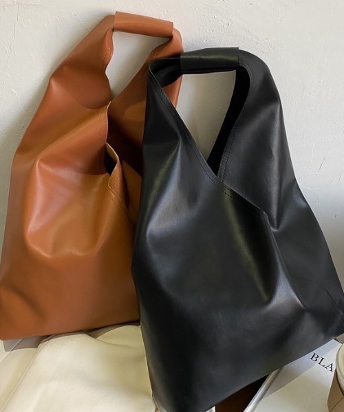 KOR（ケーオーアール）の「トライアングルトート（トートバッグ・レディース・ホワイト/ブラック/ブラウン・FREE）」の14枚目の写真