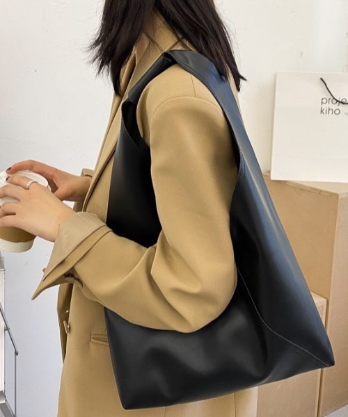 KOR（ケーオーアール）の「トライアングルトート（トートバッグ・レディース・ホワイト/ブラック/ブラウン・FREE）」の5枚目の写真