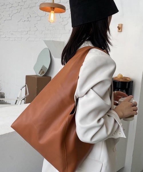 KOR（ケーオーアール）の「トライアングルトート（トートバッグ・レディース・ホワイト/ブラック/ブラウン・FREE）」の12枚目の写真