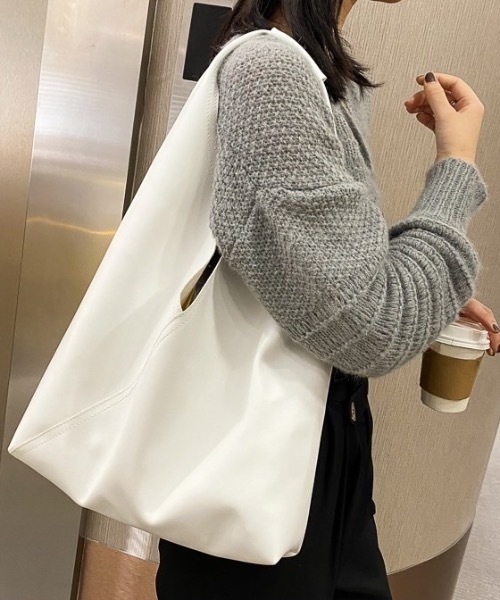 KOR（ケーオーアール）の「トライアングルトート（トートバッグ・レディース・ホワイト/ブラック/ブラウン・FREE）」の15枚目の写真