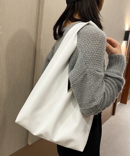 KOR（ケーオーアール）の「トライアングルトート（トートバッグ・レディース・ホワイト/ブラック/ブラウン・FREE）」の6枚目の写真