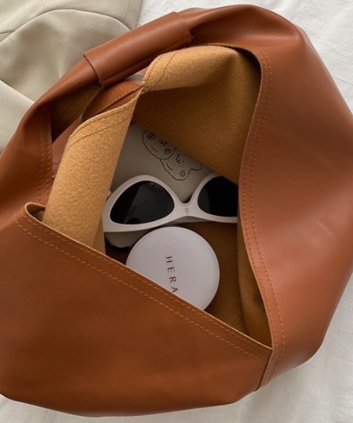 KOR（ケーオーアール）の「トライアングルトート（トートバッグ・レディース・ホワイト/ブラック/ブラウン・FREE）」の22枚目の写真