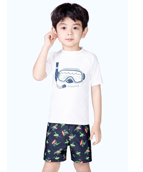 TeddyShop(テディショップ)の「キッズ水着 マリン柄ハイネックラッシュガード+ダイナソー柄ショートパンツ+キャップ 上下3点セット(水着・キッズ・ホワイト×ネイビー・130cm/80cm/120cm/140cm/110cm/90cm/100cm)」の4枚目の写真