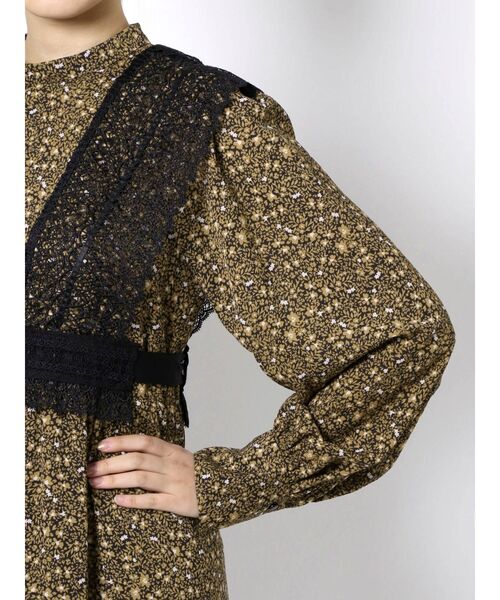 MERCURYDUO（マーキュリーデュオ）の「レースビスチェ付フラワーティアードワンピース（ワンピース・レディース・ブラック/アイボリー・FREE）」の13枚目の写真