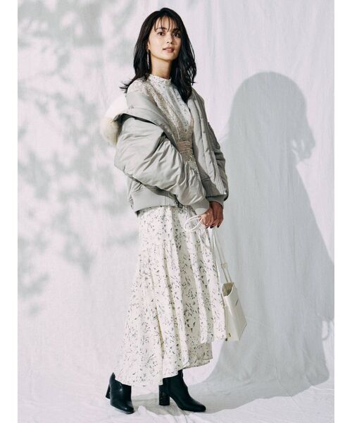 MERCURYDUO（マーキュリーデュオ）の「レースビスチェ付フラワーティアードワンピース（ワンピース・レディース・ブラック/アイボリー・FREE）」の17枚目の写真