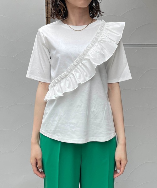 CAPRICIEUX LE'MAGE（カプリシューレマージュ）の「アシメフリルＴシャツ（Tシャツ/カットソー・レディース・ブラック/ホワイト・FREE）」の3枚目の写真