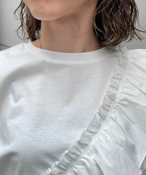 CAPRICIEUX LE'MAGE（カプリシューレマージュ）の「アシメフリルＴシャツ（Tシャツ/カットソー・レディース・ブラック/ホワイト・FREE）」の6枚目の写真