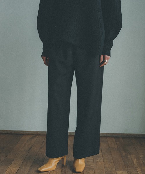 CLANE（クラネ）の「【CLANE(クラネ)】ベーシックタックパンツ 11110-7102（スラックス・レディース・ブルー/ブラック/ベージュ・1/2/0）」の2枚目の写真