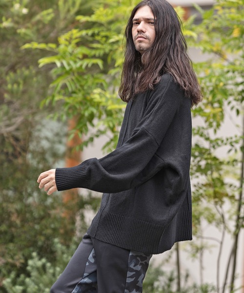 CAMBIO(カンビオ)の「mn2398-Gimmick Loose Turtle Neck Knit Pullover プルオーバー(ニット/セーター・メンズ・ブラック/オリーブ/グレイッシュベージュ/キナリ・S/M/L)」の2枚目の写真