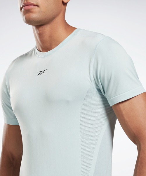 Reebok(リーボック)の「ユナイテッド バイ フィットネス MyoKnit シームレス Tシャツ(Tシャツ/カットソー・メンズ・ライトブルー・X-SMALL/X-LARGE/MEDIUM/XXX-LARGE)」の5枚目の写真