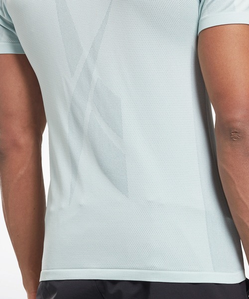 Reebok(リーボック)の「ユナイテッド バイ フィットネス MyoKnit シームレス Tシャツ(Tシャツ/カットソー・メンズ・ライトブルー・X-SMALL/X-LARGE/MEDIUM/XXX-LARGE)」の6枚目の写真