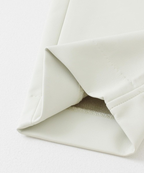 KBF（ケイビーエフ）の「フェイクレザーパンツ（その他パンツ・レディース・ブラック/ライトグレー・ONE）」の5枚目の写真