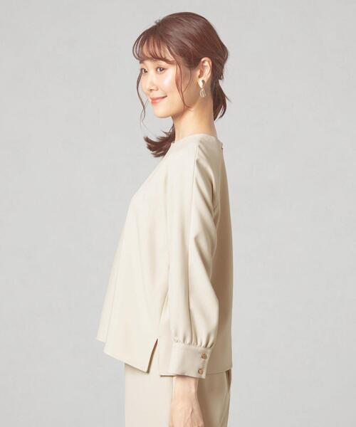 closet story（クローゼットストーリー）の「＜closet story（クローゼットストーリー）＞ダブルクロス タックブラウス -ウォッシャブル-（シャツ/ブラウス・レディース・ベージュ/ネイビー/ナチュラル・FREE）」の4枚目の写真