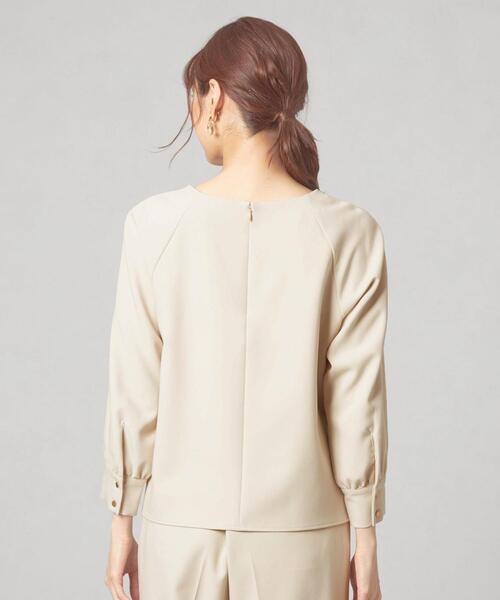 closet story（クローゼットストーリー）の「＜closet story（クローゼットストーリー）＞ダブルクロス タックブラウス -ウォッシャブル-（シャツ/ブラウス・レディース・ベージュ/ネイビー/ナチュラル・FREE）」の8枚目の写真