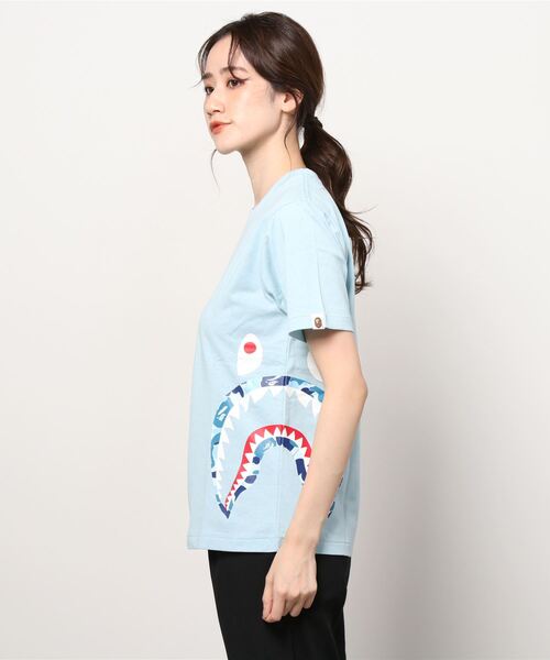 A BATHING APE（アベイシングエイプ）の「ABC CAMO SIDE SHARK TEE L（Tシャツ/カットソー・レディース・サックスブルー/ピンク/パープル・SMALL/MEDIUM/X-SMALL）」の6枚目の写真