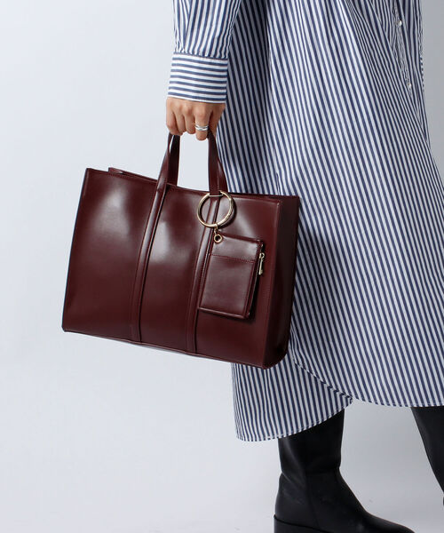 fredy emue（フレディエミュ）の「テープハンドル配色スムーストートバッグ（トートバッグ・レディース・アイボリー/ブラック/ボルドー・FREE）」の3枚目の写真