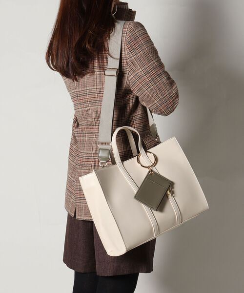 fredy emue（フレディエミュ）の「テープハンドル配色スムーストートバッグ（トートバッグ・レディース・アイボリー/ブラック/ボルドー・FREE）」の5枚目の写真