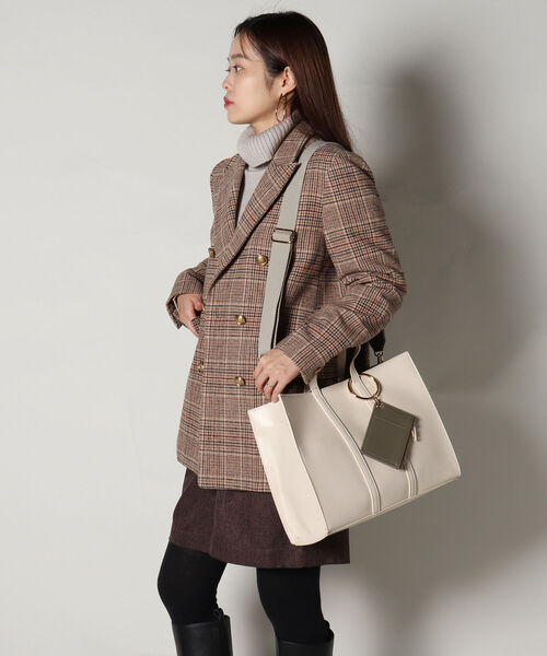 fredy emue（フレディエミュ）の「テープハンドル配色スムーストートバッグ（トートバッグ・レディース・アイボリー/ブラック/ボルドー・FREE）」の7枚目の写真