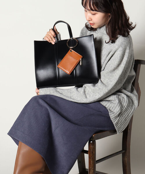 fredy emue（フレディエミュ）の「テープハンドル配色スムーストートバッグ（トートバッグ・レディース・アイボリー/ブラック/ボルドー・FREE）」の10枚目の写真