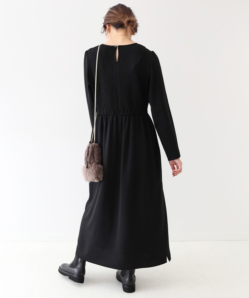 SLOBE IENA（スローブイエナ）の「シャーリングクルーネックワンピース【ウエストゴム/手洗い可能】◆（ワンピース・レディース・ブラック/ブラック系その他・FREE）」の8枚目の写真